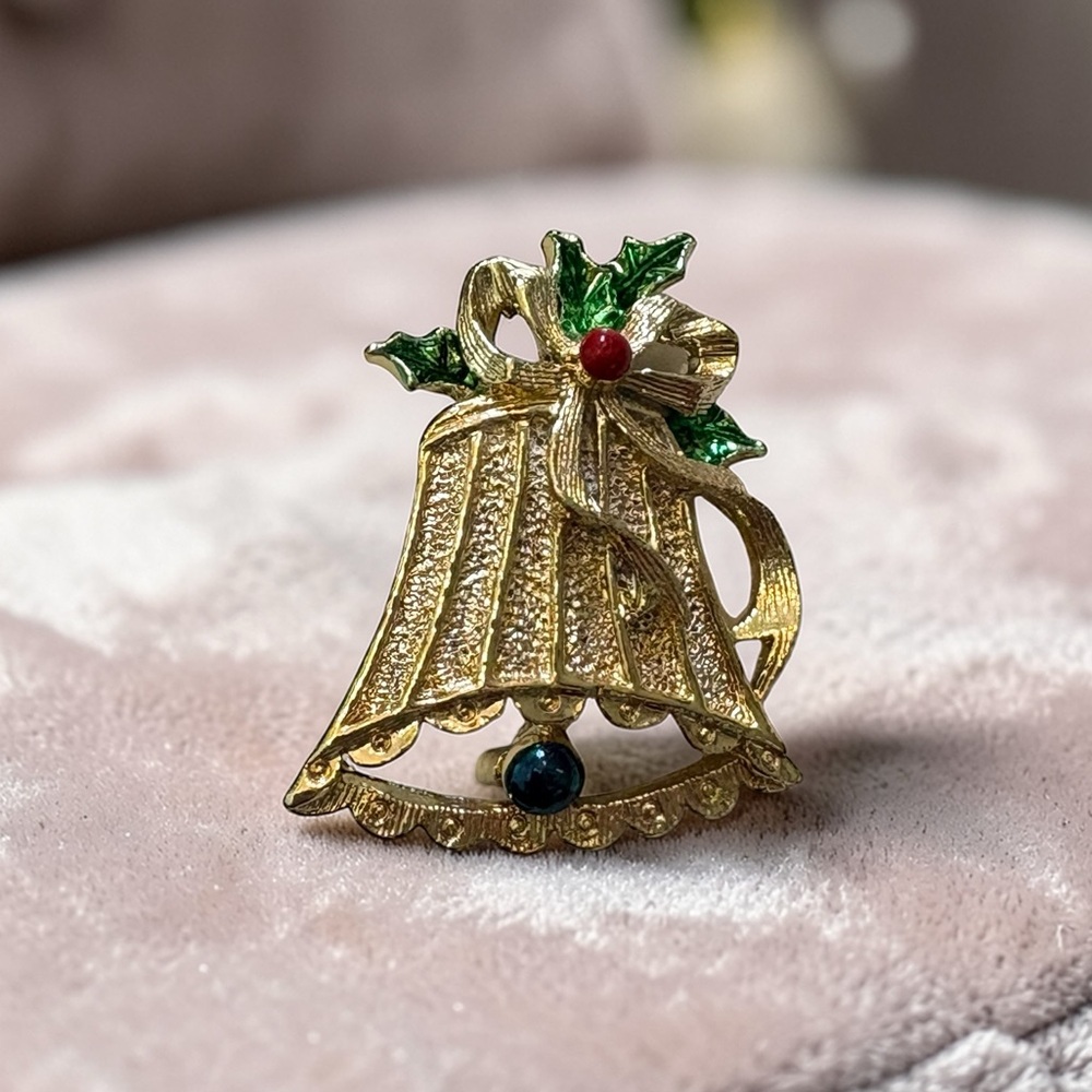 Vintage Gold Tone Signed Gerry’s Christmas Holly Berry Bell Brooch Pin